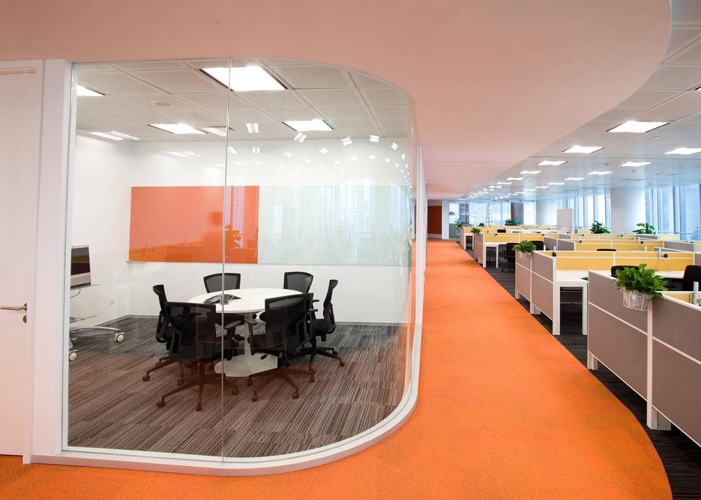 Oficinas modernas y espacios de trabajo versátiles: ¿Cómo hacerlos?
