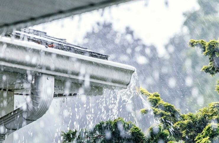 ¿Por qué debes reparar tu tejado antes de la llegada de las lluvias otoñales?